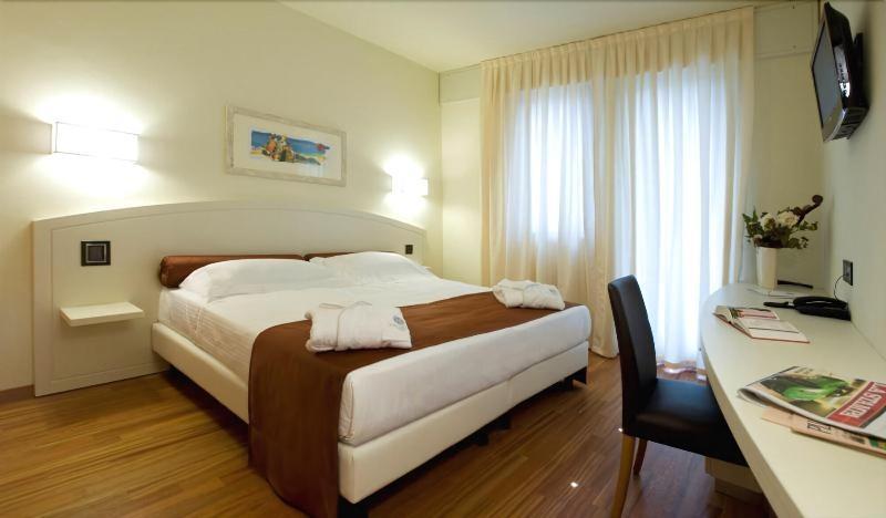 Hotel Napoleon Кераско Екстериор снимка